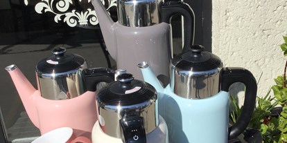 Händler - Produkt-Kategorie: Kaffee und Tee - Mödling - Wasserkocher und Thermoskanne im Retrochick. Temperaturauswahl und Warmhaltefunktion. 1,7l zu 99,70 - Tête á Tee GmbH & CoKG