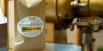 Händler - Produkt-Kategorie: Lebensmittel und Getränke - Koppl (Koppl) - Unsere Royal Kaffeemischungen 
Hochland
Espresso
Wiener
Frühstück - Destillerie & Kaffeerösterei Hanusch