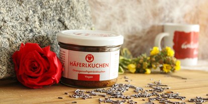 Händler - Oberösterreich - Häferlkuchen vegan
mit Orangenfruchtsaftgetränk und Schokoladestreuseln - Backen mit Herz e.U.