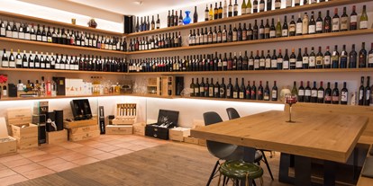 Händler - Art der Abholung: Übergabe mit Kontakt - Unterweitersdorf - Wir haben ein breites Angebot an Weinen und Spirituosen - Weinhaus Wakolbinger