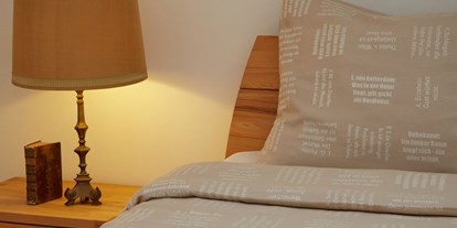 Händler - Produkt-Kategorie: Haus und Garten - Linz (Linz) - Bettwäsche aus BIO-Baumwolle, mit eingewebten Botschaften. - verum textilia by Armin Landskron