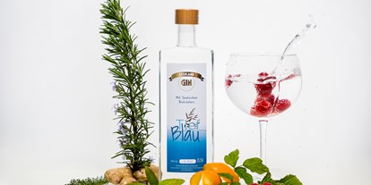 Händler - Produkt-Kategorie: Lebensmittel und Getränke - Koppl (Koppl) - Exklusiv bei uns gibt es den TIEFBLAU Seenland-Gin, der Himbeer-fruchtige Gin mit Seekirchner Bio-Kräutern. - Whiskyfreunde Seekirchen