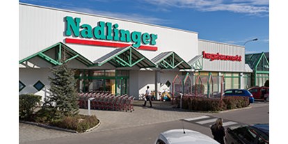 Händler - Unternehmens-Kategorie: Handwerker - Niederösterreich - Eingang zu unserem Baumarkt in der Porschestrasse 29, 3100 Sankt Pölten - Baumarkt Nadlinger