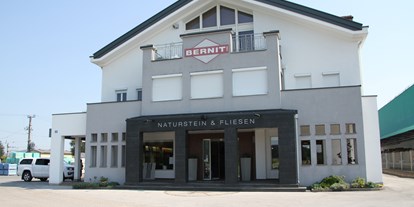 Händler - bevorzugter Kontakt: per Fax - Wies (Seekirchen am Wallersee) - Fliesen- und Natursteinausstellung und großflächiger Ausstellungsgarten - BERNIT GmbH & CoKG