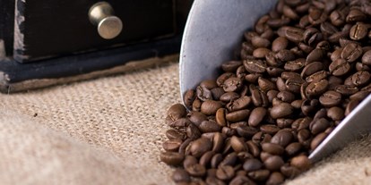 Händler - überwiegend Fairtrade Produkte - Faistenau Wald - Destillerie & Kaffeerösterei Hanusch