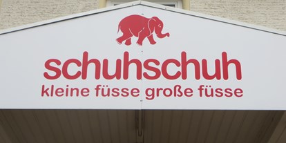 Händler - Eben (Altmünster) - schuhschuh in Gmunden, ehemals Elefanten-Werksverkauf, seit Jahrzehnten für Kinderschuhe bekannt, Outletpreise, inzwischen Sortiment für ganze Famlie - schuhschuh Köck Handelsgesellschaft mbH