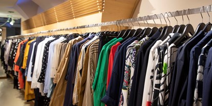 Händler - Produkt-Kategorie: Kleidung und Textil - Faistenau Wald - Markenmode ab Größe 42 - PIA ANTONIA