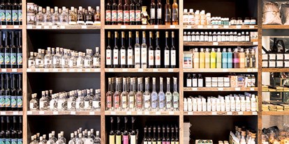 Händler - Zahlungsmöglichkeiten: Bar - Marzon - bester Wein von österreichs Weinbauern, Bier von Brauereien aus der Region und hochwertigste Edelbrände und Liköre gibt es ebenfalls bei Heimatgold  - Heimatgold Zell am See