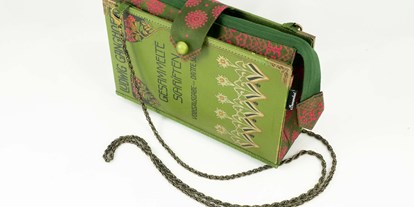 Händler - Laussa - Eine Tasche aus einem Buch von Ludwig Ganghofer kombiniert mit Krawattenstoff. - Bernanderl Upcycling