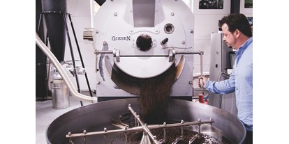 Händler - PLZ 8502 (Österreich) - Unsere Kaffees sind organisch angebaut und »Cup of Excellence« prämiert, sowie direkt und fair gehandelt. 
Aber wir können nicht nur Kaffee – probier doch mal unseren bio Chai Latte, bio Matcha Latte oder unseren barista’s Kaukau.  - Barista’s Kaffee 