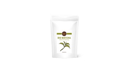 Händler - Niedergams - Unser Bio Matcha Latte Mix lässt sich herrlich einfach, die köstlichsten Variationen dieses Getränks auch zu Hause herstellen.

2 Kaffeelöffel mit 0,3l einer heißen Milch Deiner Wahl aufgießen, umrühren und fertig. Schmeckt auch großartig als Kaltgetränk oder pepp einfach Deinen Smoothie mit etwas grüner Power auf. - Barista’s Kaffee 
