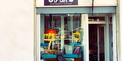 Händler - überwiegend Fairtrade Produkte - Wolfsgraben - Ladenfront - Wiener LP Café