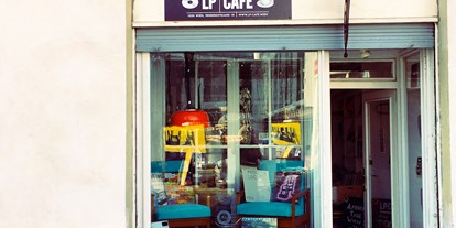 Händler - Zahlungsmöglichkeiten: Überweisung - Wien Ottakring - Ladenfront - Wiener LP Café