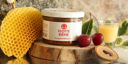 Händler - Produktion vollständig in Österreich - Oberösterreich - Flotte Biene
Eierlikörkuchen mit Dinkelmehl, Joghurt, Weichseln und Honig (statt Zucker) - Backen mit Herz e.U.