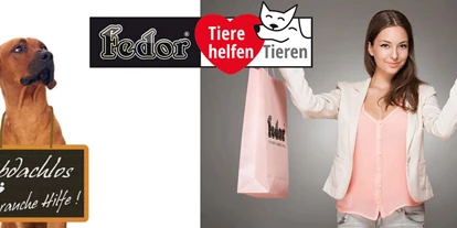 Händler - Mindestbestellwert für Lieferung - PLZ 8221 (Österreich) - Das Bild zeigt eine Frau mit zwei Einkaufstaschen in Ihren Händen. Daneben sitzt ein großer brauner Hund, der um seinen Hals eine Tafel trägt. Darauf steh geschrieben „Obdachlos – brauche dringend Hilfe!“  - Fedor® Tiernahrung