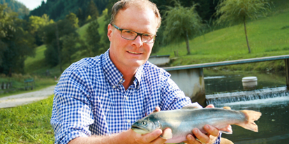 Händler - Art der erstellten Produkte: Lebensmittel - Bezirk Bruck-Mürzzuschlag - Mag. Klaus Decleva, Eigentümer - Declevas Alpenfisch Mariazell