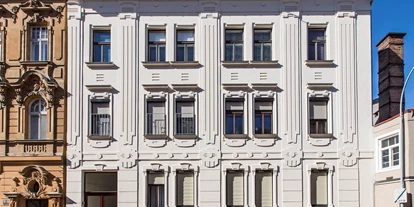 Händler - Zahlungsmöglichkeiten: auf Rechnung - Beintratten - Fassade Hoffmanngasse - Malerei Hofer
