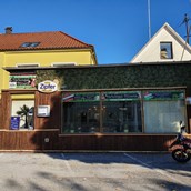 Gasthaus: Geschäft, Straßeseit - Andras Sipos