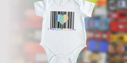 Händler - Art der erstellten Produkte: Kleidung - Döllerhof - Baby-Body im Familylook "LoveCode" - mr2 familylook