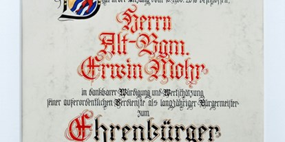 Händler - Wertschöpfung in Österreich: vollständige Eigenproduktion - PLZ 6890 (Österreich) - Heraldik Atelier Werkstätte für Kalligraphie und Heraldik