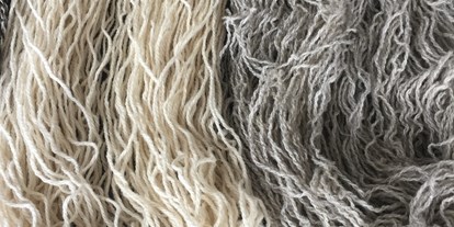Händler - Produkt-Kategorie: Kleidung und Textil - Traiskirchen - Unsere ungefärbte Naturwolle aus der Steiermark  - blumi i gesbr