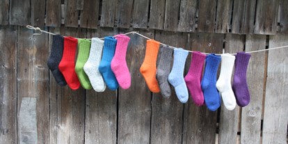 Händler - PLZ 8974 (Österreich) - kuschelige Wollsocken in trendigen Farben

ob für Arbeit, Sport oder auf der Couch - eine Wohltat für die Füße - Huber Strick/Walkwaren    Wollwarenerzeugung