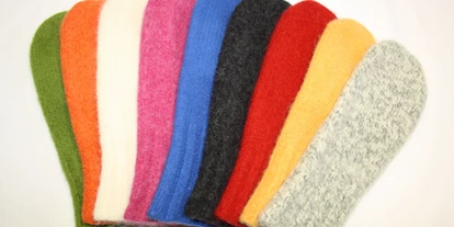 Händler - Produkt-Kategorie: Kleidung und Textil - Kienach - Walkfäustlinge in vielen verschieden Farben - Huber Strick/Walkwaren    Wollwarenerzeugung