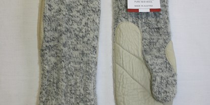 Händler - Produkt-Kategorie: Kleidung und Textil - PLZ 8961 (Österreich) - Walk-Fäustlinge mit Lederbesatz - Huber Strick/Walkwaren    Wollwarenerzeugung