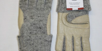 Händler - überwiegend Fairtrade Produkte - Erlsberg - Walk-Fingerhandschuhe mit Lederbesatz - Huber Strick/Walkwaren    Wollwarenerzeugung