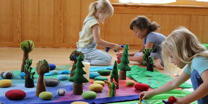 Händler - Produkt-Kategorie: Baby und Kind - Wien-Stadt - Kinder spielen mit den Fair-Trade Filzmaterialien von Höller Spiel - Höller Spiel e.U.