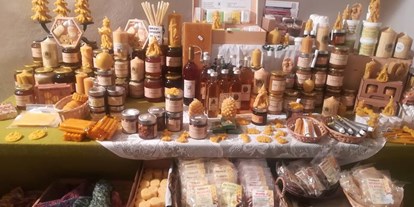 Händler - Art der erstellten Produkte: Lebensmittel - Oberösterreich - Marktstand am Weinberger Advent - Bio Imkerei Russmann wir Imkern in der Nationalpark Kalkalpen Region . 