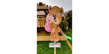 Händler - bevorzugter Kontakt: Online-Shop - PLZ 8077 (Österreich) - Sehr beliebt als Alternative zum traditionellen Holzstorch ist unser Baby-Bär aus Holz. - Sweet-Prints.at