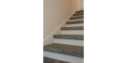 Händler - Zahlungsmöglichkeiten: PayPal - Kaag - Wunderschön verkleidete Treppe mit Stufen aus Laminat.
Laminatstufen, Trittstufen aus Laminat, Renovierungsstufe, Renovierungsstufen - RenoShop Renovierungssysteme
