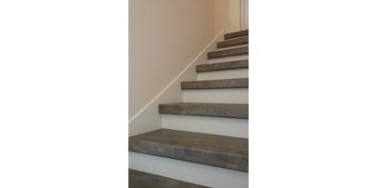 Händler - Produkt-Kategorie: Haus und Garten - PLZ 8332 (Österreich) - Wunderschön verkleidete Treppe mit Stufen aus Laminat.
Laminatstufen, Trittstufen aus Laminat, Renovierungsstufe, Renovierungsstufen - RenoShop Renovierungssysteme