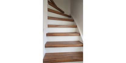 Händler - Produkt-Kategorie: Möbel und Deko - Wunderschön verkleidete Treppe mit Stufen aus Laminat.
Laminatstufen, Trittstufen aus Laminat, Renovierungsstufe, Renovierungsstufen - RenoShop Renovierungssysteme