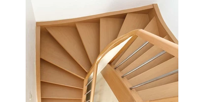 Händler - Produkt-Kategorie: Möbel und Deko - Dörfl (Ilz) - Laminatstufen im Dekor Buche. Auch Ihre Treppe können Sie selber renovieren und die alten Trittstufen durch neue Stufen aus Laminat ersetzten. - RenoShop Renovierungssysteme