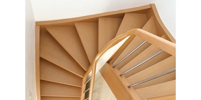 Händler - Produkt-Kategorie: Haus und Garten - Laminatstufen im Dekor Buche. Auch Ihre Treppe können Sie selber renovieren und die alten Trittstufen durch neue Stufen aus Laminat ersetzten. - RenoShop Renovierungssysteme