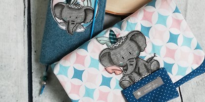 Händler - Art der erstellten Produkte: Kleidung - Österreich - Mutter-Kind-Passhülle aus Wollfilz
Windeltasche im dazupassenden Design - Maki´s kleine Welt