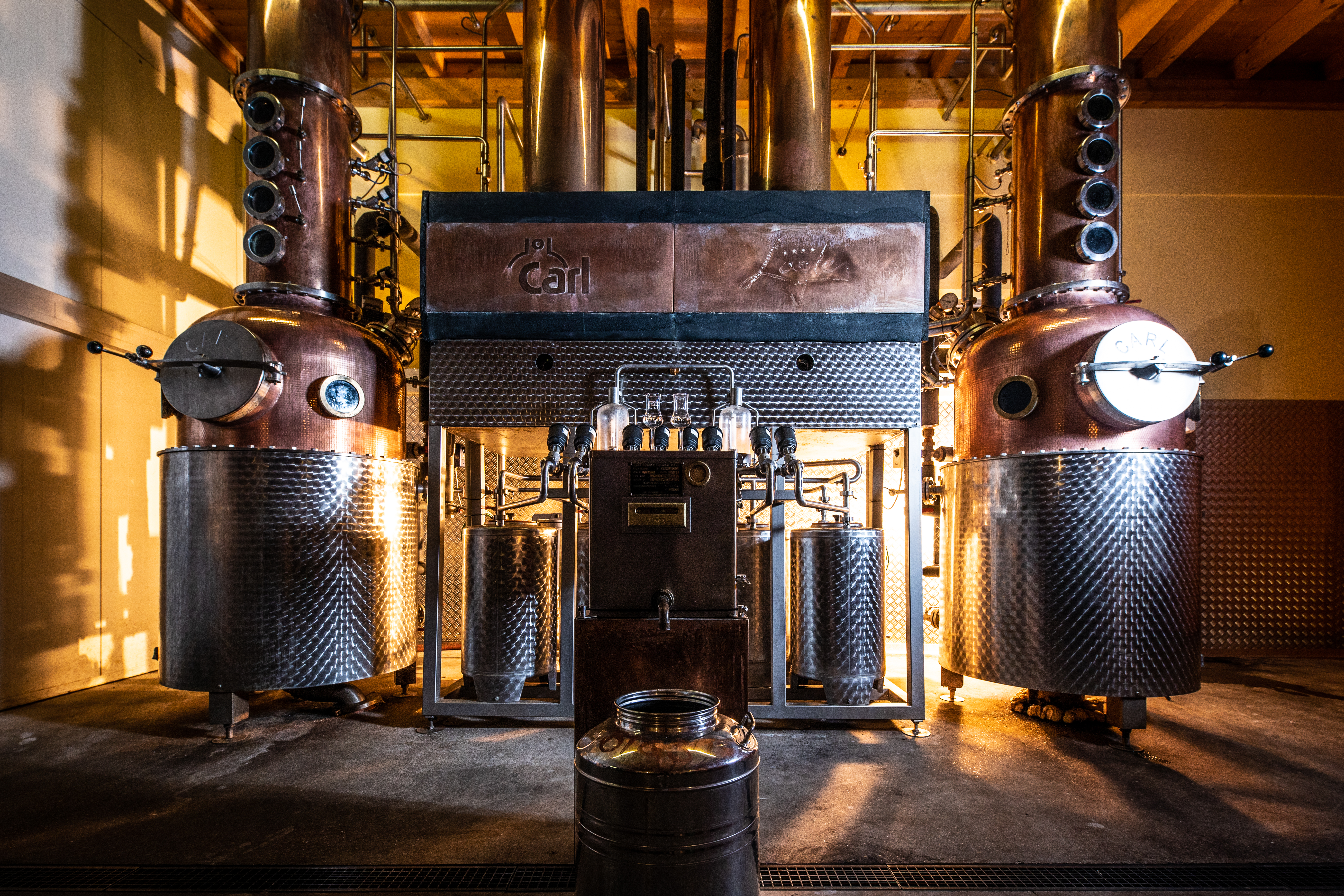 Unternehmen - Kukmirn Destillerie Puchas