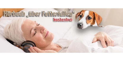 Händler - bevorzugter Kontakt: Online-Shop - Rabenwald - Das Bild zeigt eine Frau entspannt im Bett liegend, daneben sitzt ein kleiner schwarz-weiß gefleckter Hund. Geschrieben steht „Hörbuch über Futterfallen kostenfrei!" - Fedor® Tiernahrung