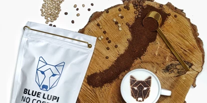 Händler - überwiegend selbstgemachte Produkte - Höhe - Produktverpackung und Rohlupinen sowie gerösteter Lupinenkaffee - Bluelupi