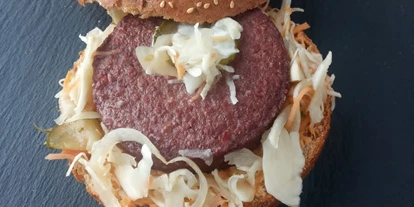 Händler - überwiegend regionale Produkte - Solarpark - Veganer Burger. Geniesse unseren veganen Burger als Frische oder Tiefkühlartikel direkt zu dir geliefert.
www.snacks.co.at  - Markenmacher 