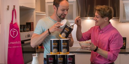 Händler - Produkt-Kategorie: Kaffee und Tee - PLZ 1090 (Österreich) - Die Gründer Leo & Julia Tulipan - TULIPANS - Keto Lebensmittel