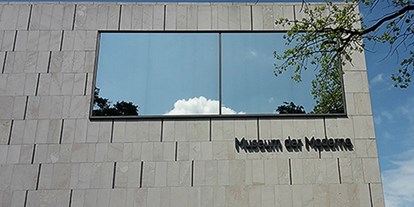 Händler - Zahlungsmöglichkeiten: Überweisung - Kirchberg (Eugendorf) - Museum der Moderne: Sonnenschutzfolie - Agentur West - Manfred Salfinger