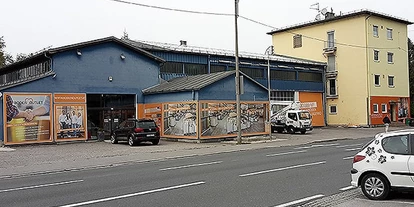 Händler - Art der Abholung: kontaktlose Übergabe - Endfelden - Fassadengestaltung Bodenoutlet - Agentur West - Manfred Salfinger