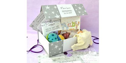 Händler - Produkt-Kategorie: DIY und Bastelzubehör - Maria-Lanzendorf - Baby Zeitkapselbox - Feenstaub Papeterie & Grafikdesign