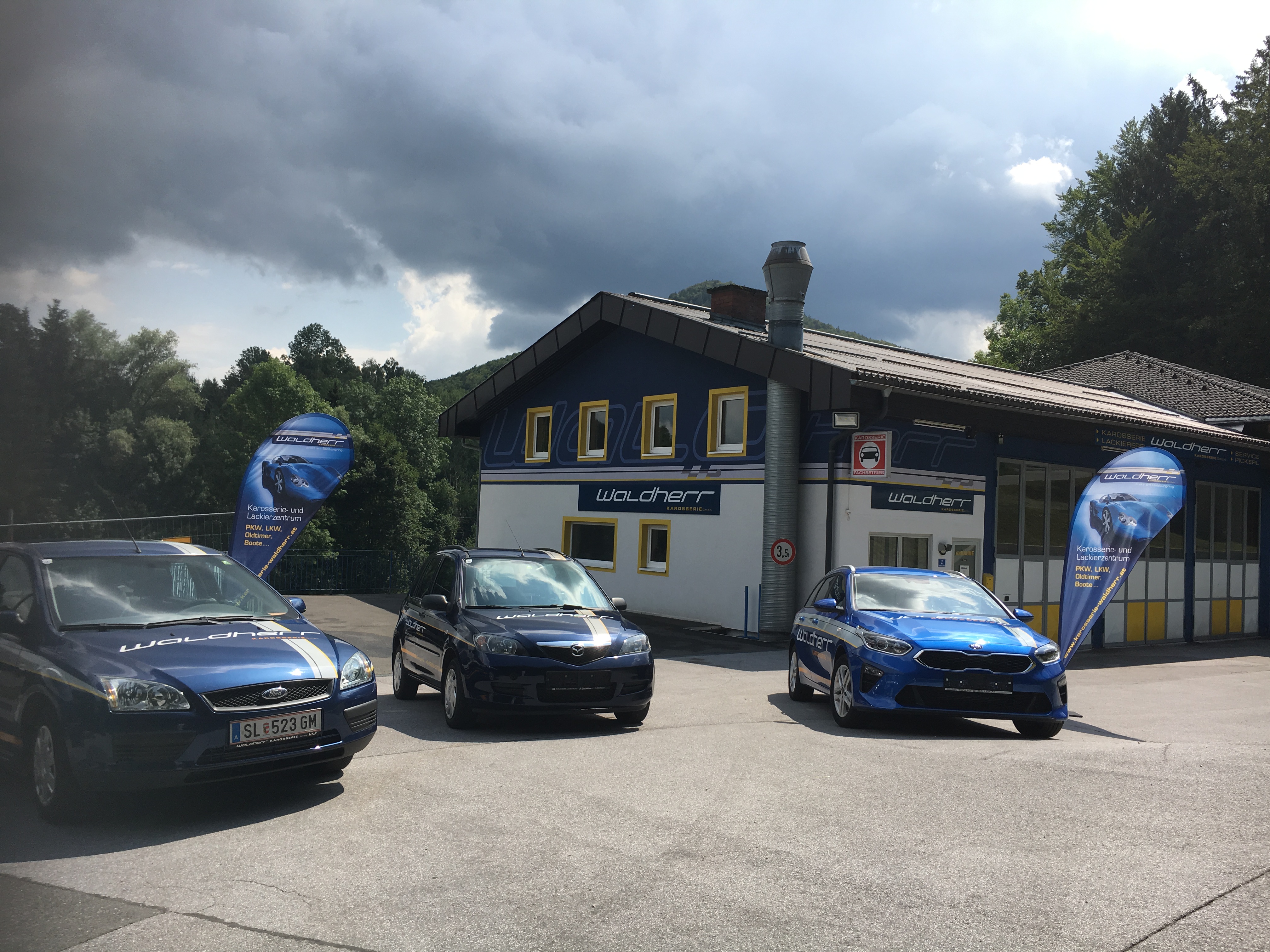 Unternehmen - Firma Waldherr Karosserie GmbH
Direkt am Salzburgring! - Waldherr Karosserie GmbH