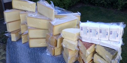 Händler - überwiegend regionale Produkte - Laakirchen - Einige Käseprodukte - Margarete Brandlberger
