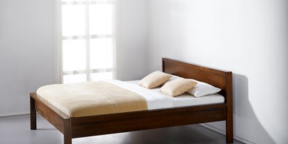 Händler - Produkt-Kategorie: Möbel und Deko - Rattensam - Relax Nova Massivholzbett dunkel - NIEDERREITER - Sitzlösungen-Schlafsysteme-Büroeinrichtungen