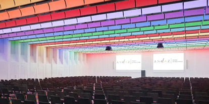 Händler - Industrieviertel - RGB-W Effektbeleuchtung DMX jede Deckenreihe extra steuerbar, Hyatt//Andaz Wien - PEGASUS Systems GmbH